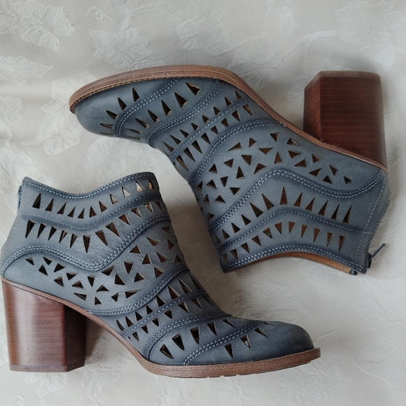 Sofft Perforated Gray Ankle Booties - Picture 2 of 13